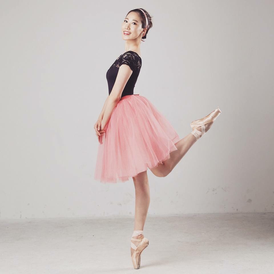 So Jung demonstrating ballet movement