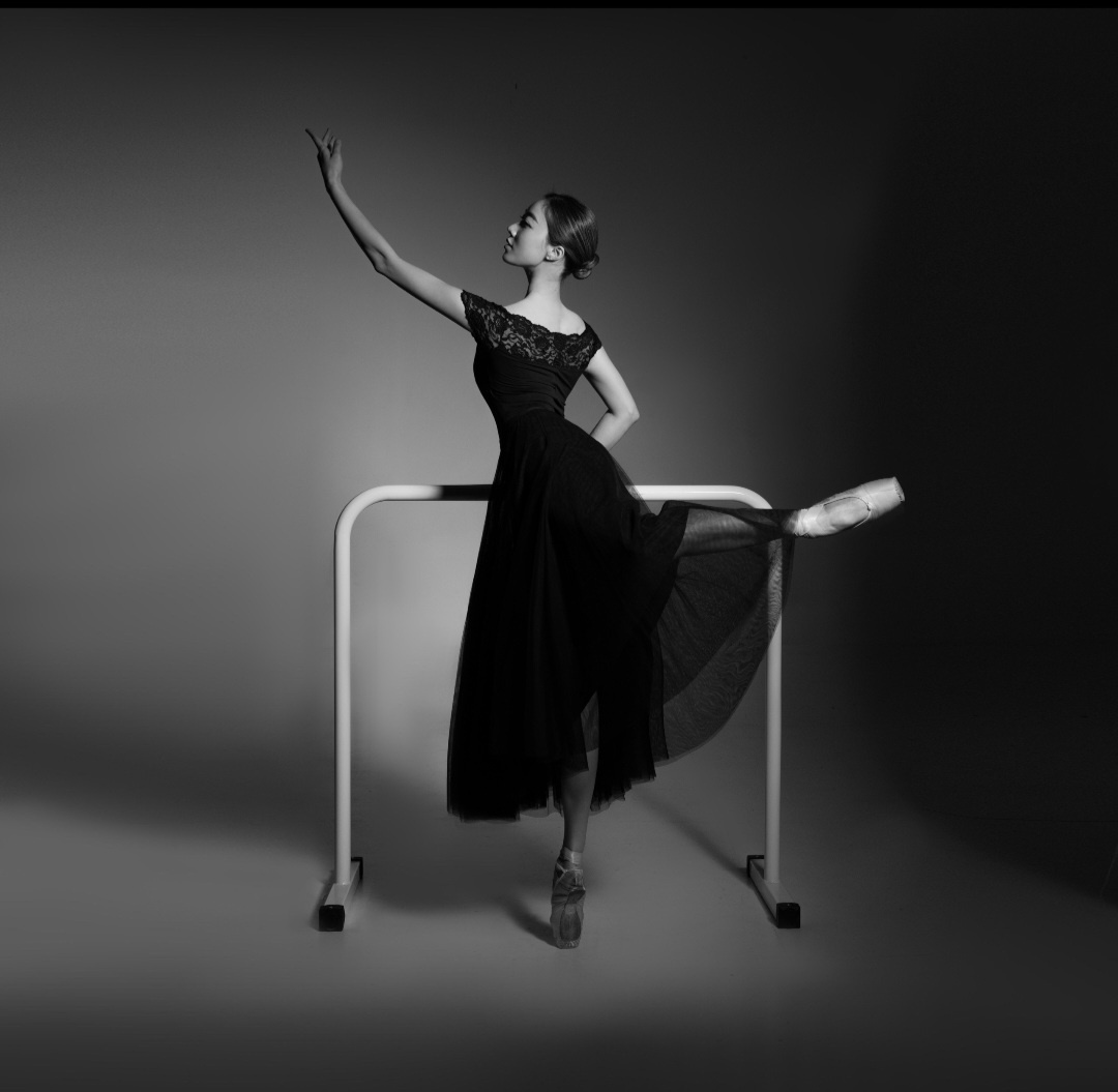 So Jung demonstrating ballet movement (black/white photo)
